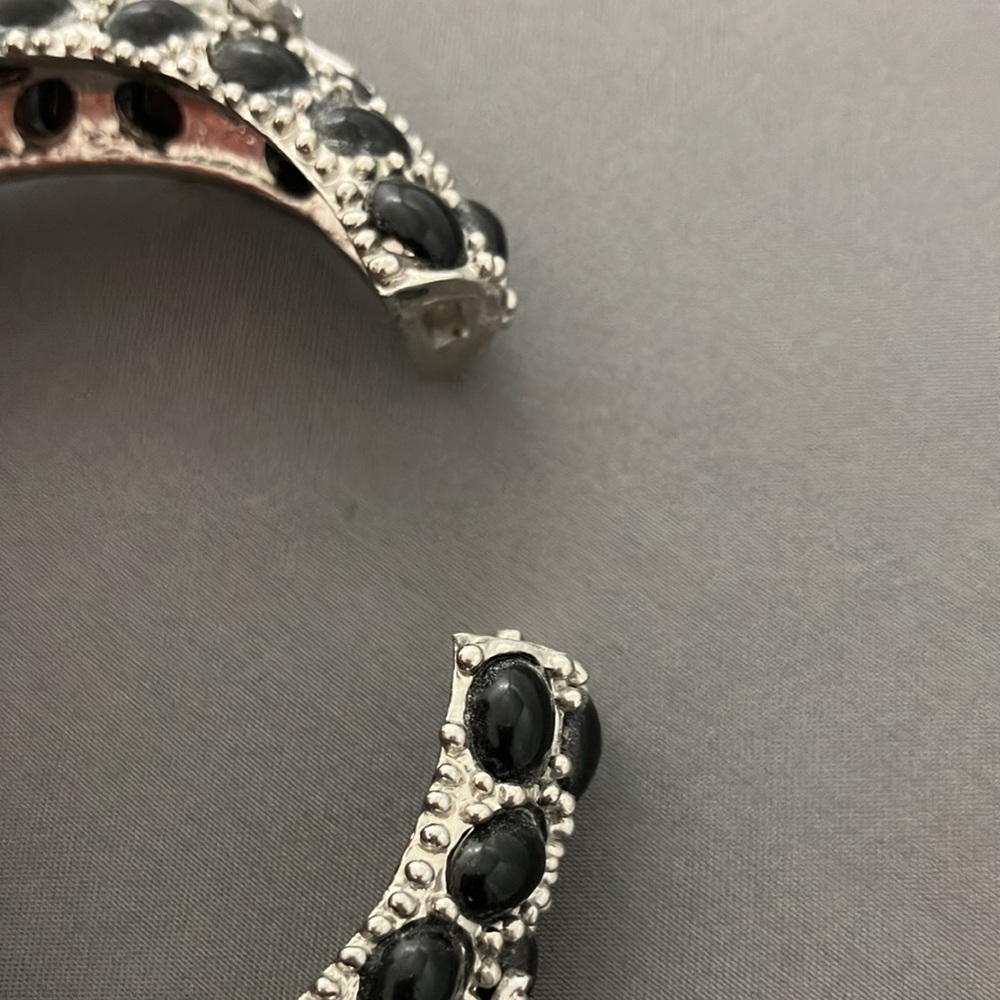 Black & Silver Starfish Bangle Bracelet Spring Hinge - Picture 6 of 6